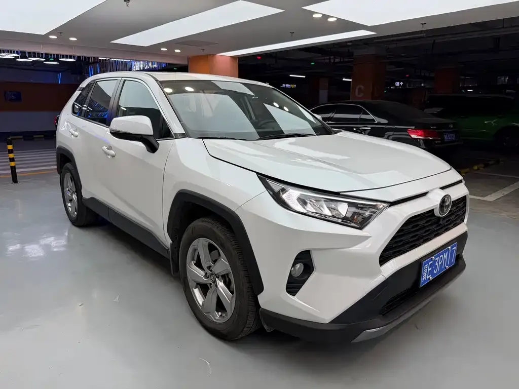 Toyota RAV4 — фото 3