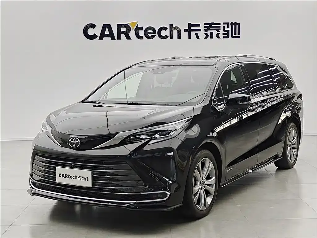 Toyota Sienna — фото 1