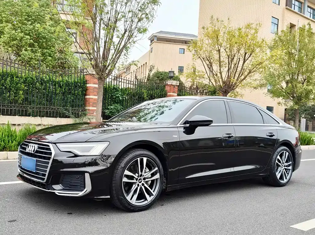 Audi A6L — фото 1