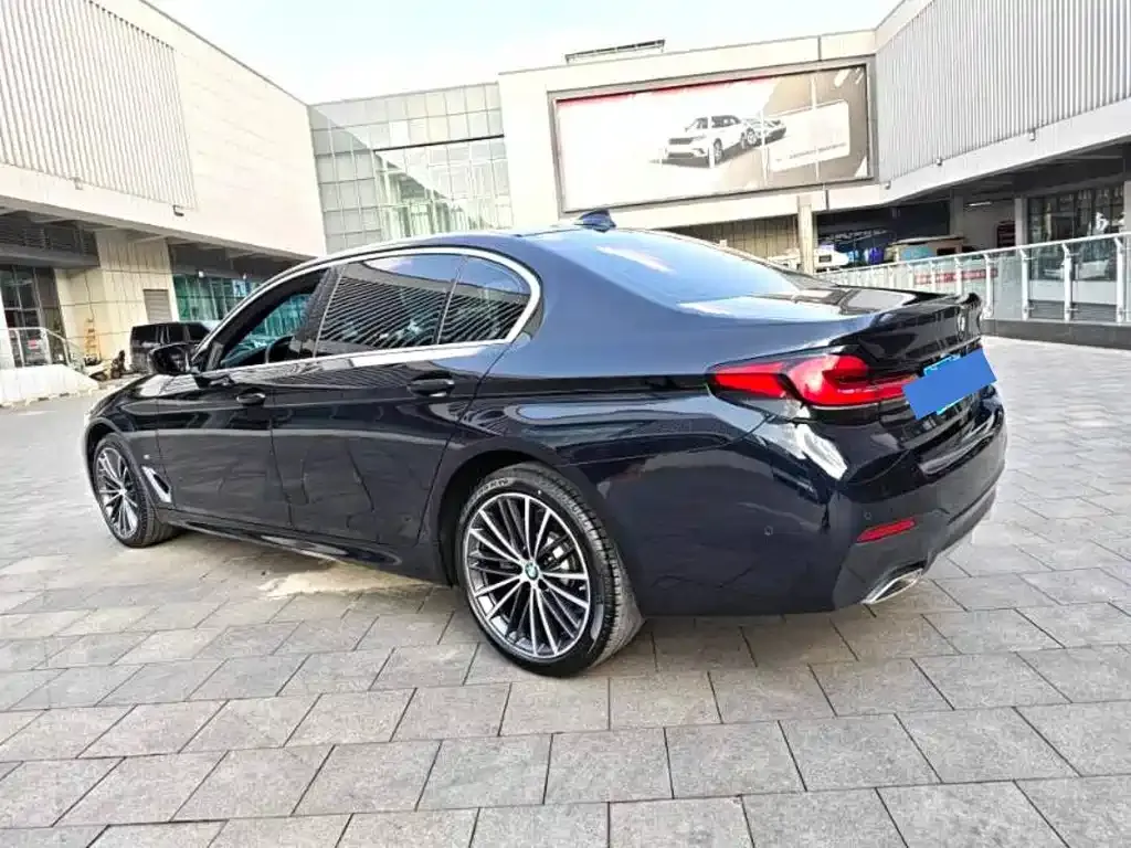 BMW 5 Series — фото 8