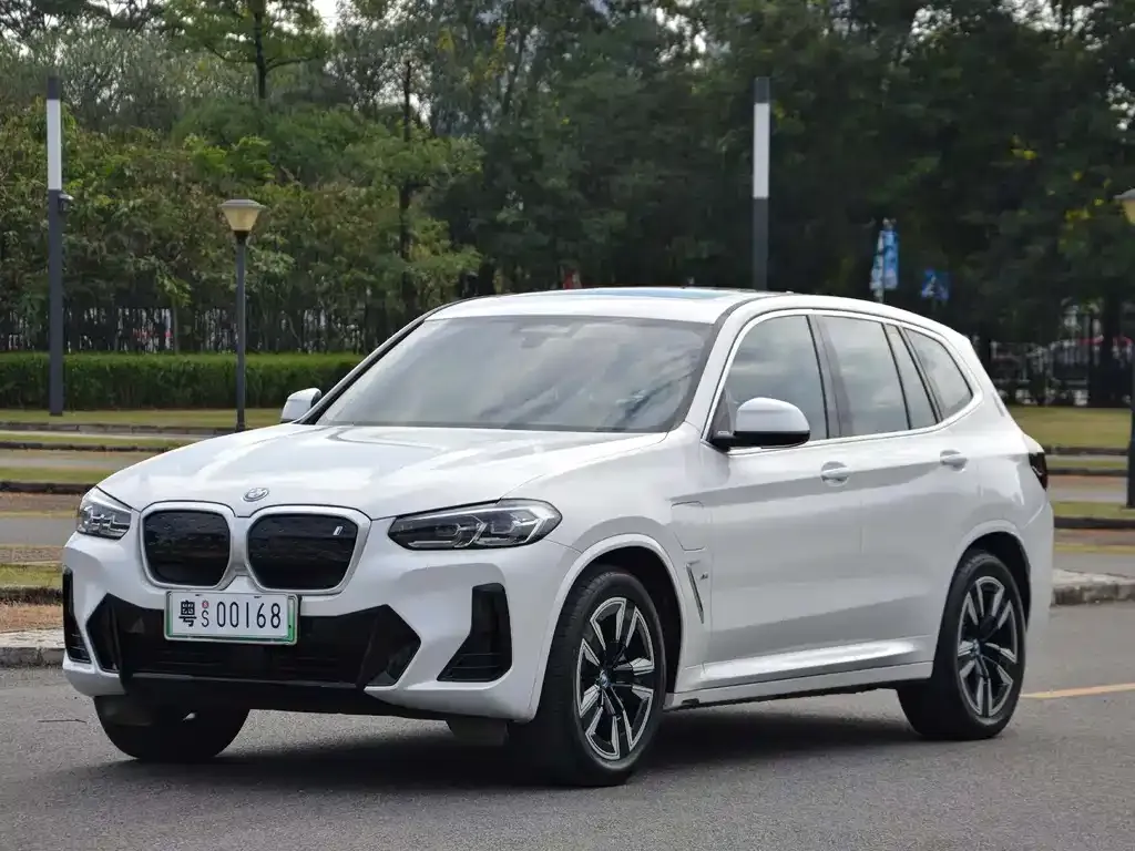 BMW iX3 — фото 1