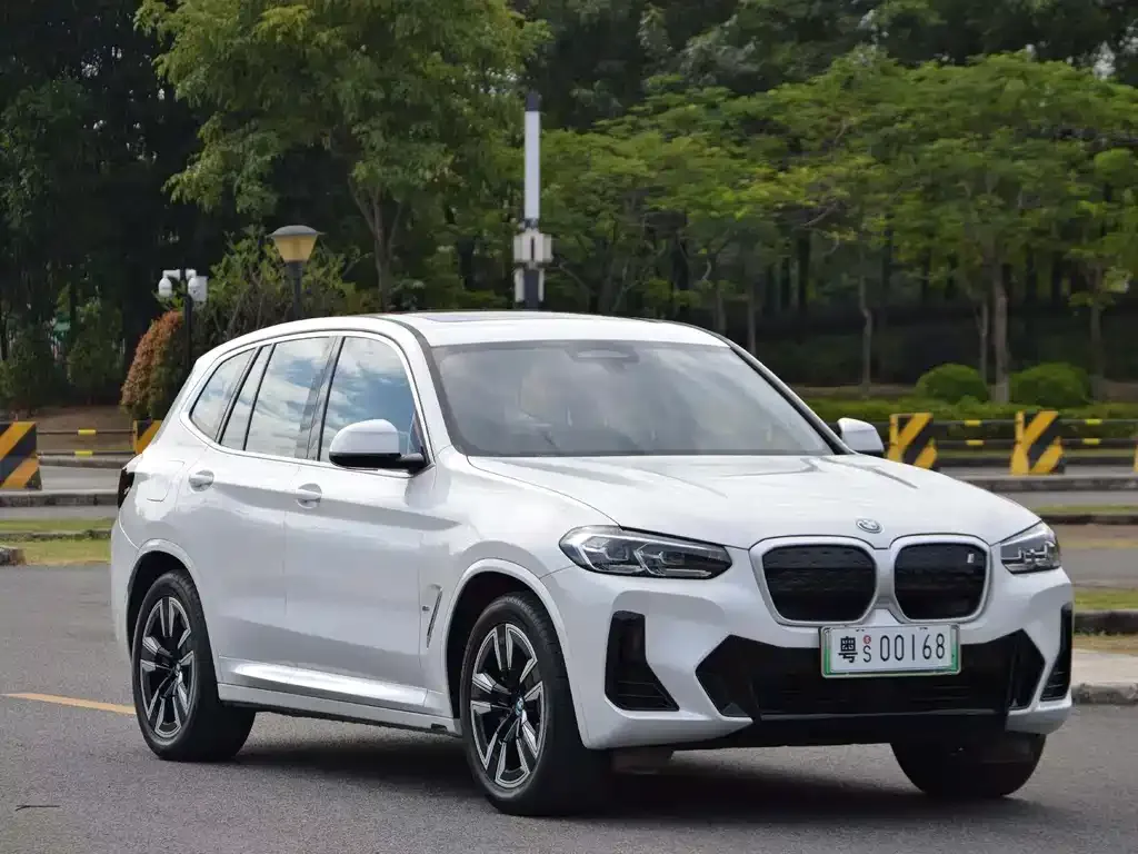 BMW iX3 — фото 3