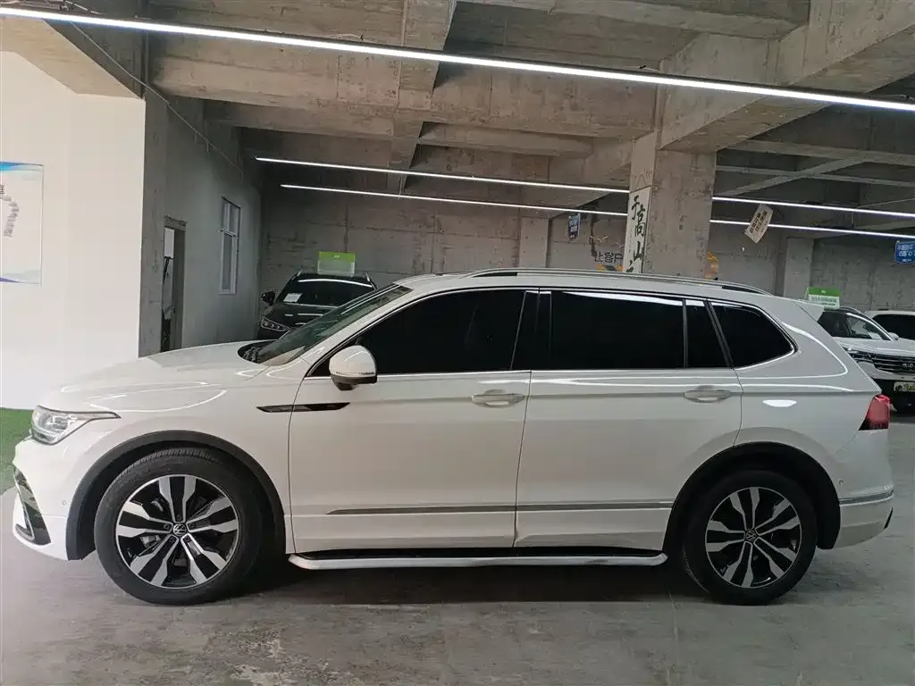 Volkswagen Tiguan L — фото 5