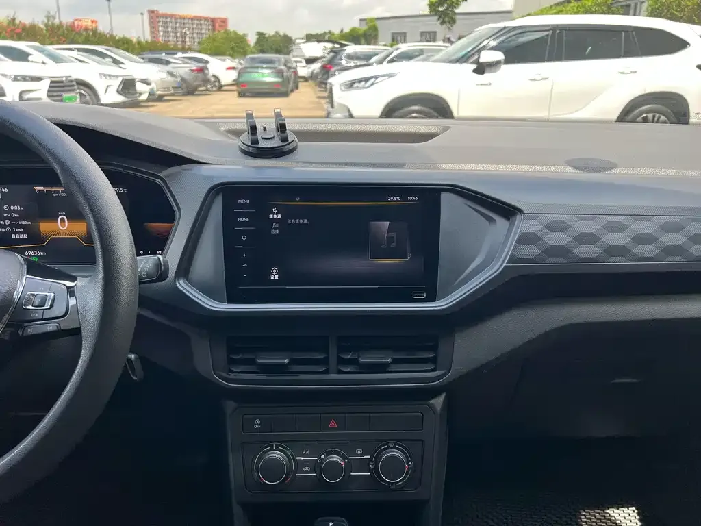 Volkswagen T-Cross — фото 10