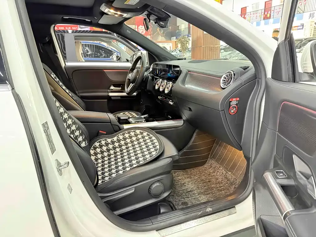 Mercedes-Benz GLA — фото 10