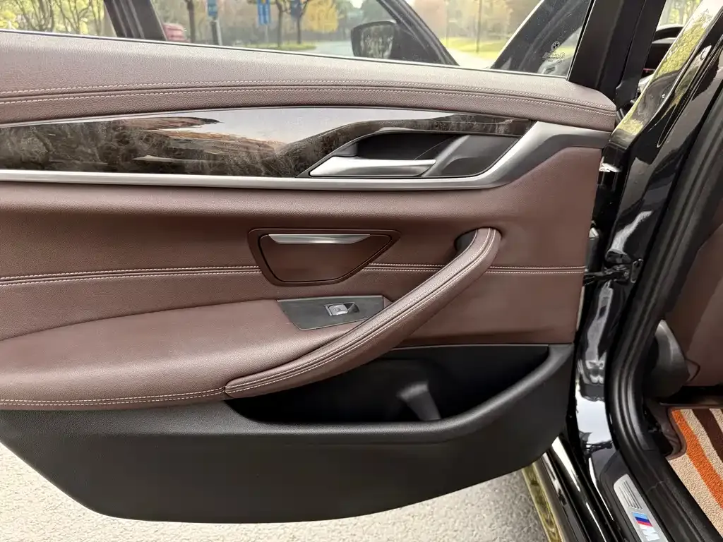 BMW 5 Series — фото 10