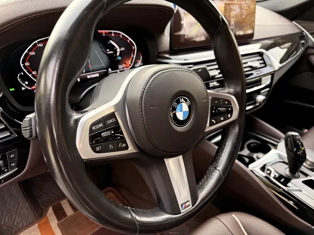 BMW 5 Series — фото 9