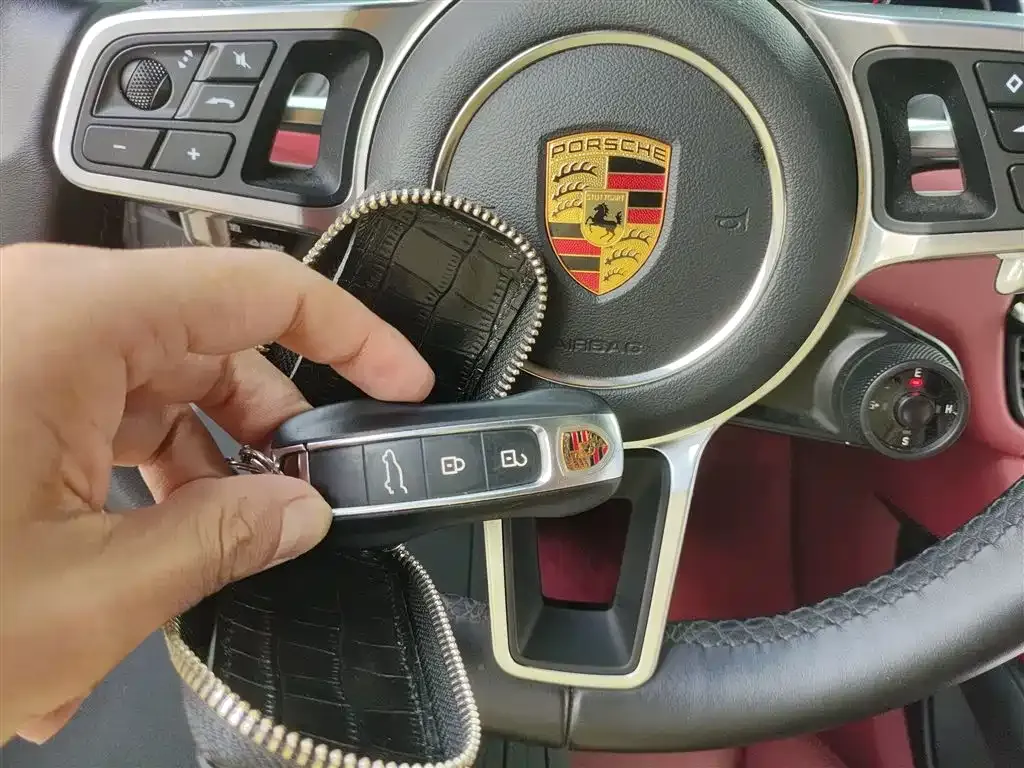 Porsche Cayenne Hybrid — фото 10