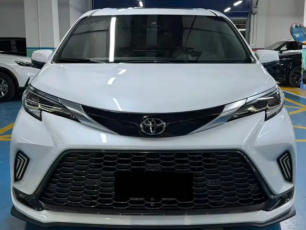 Toyota Granvia — фото 1