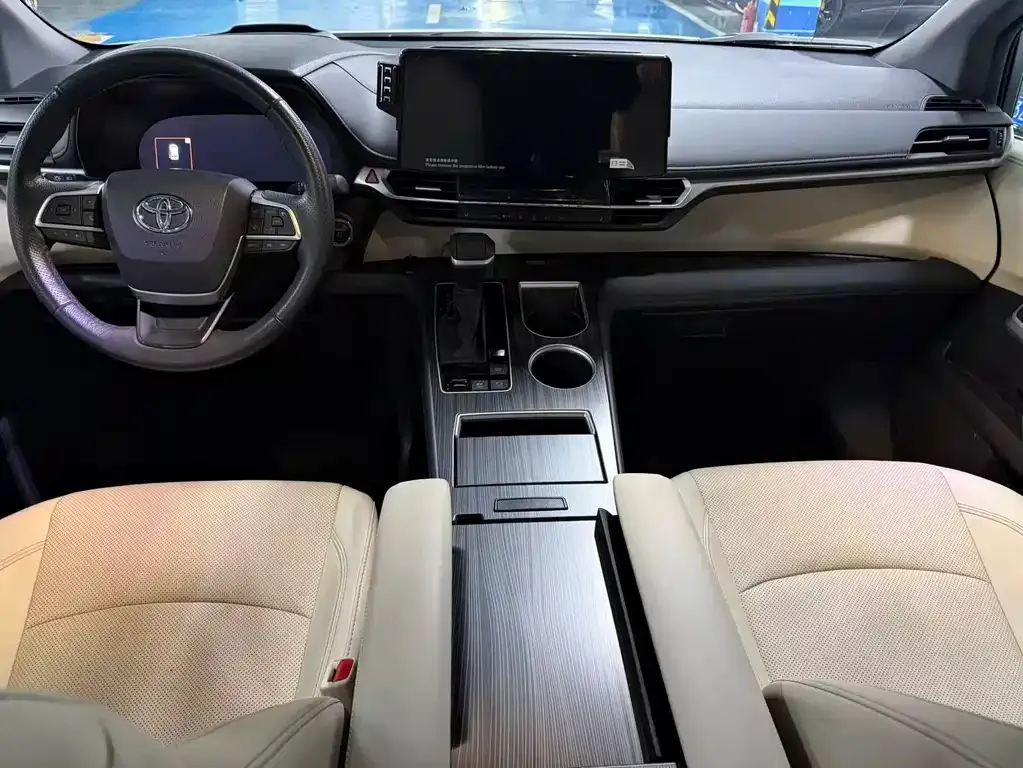 Toyota Granvia — фото 4