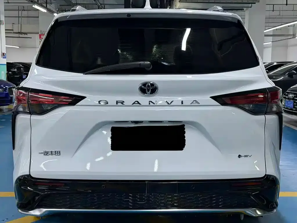Toyota Granvia — фото 7