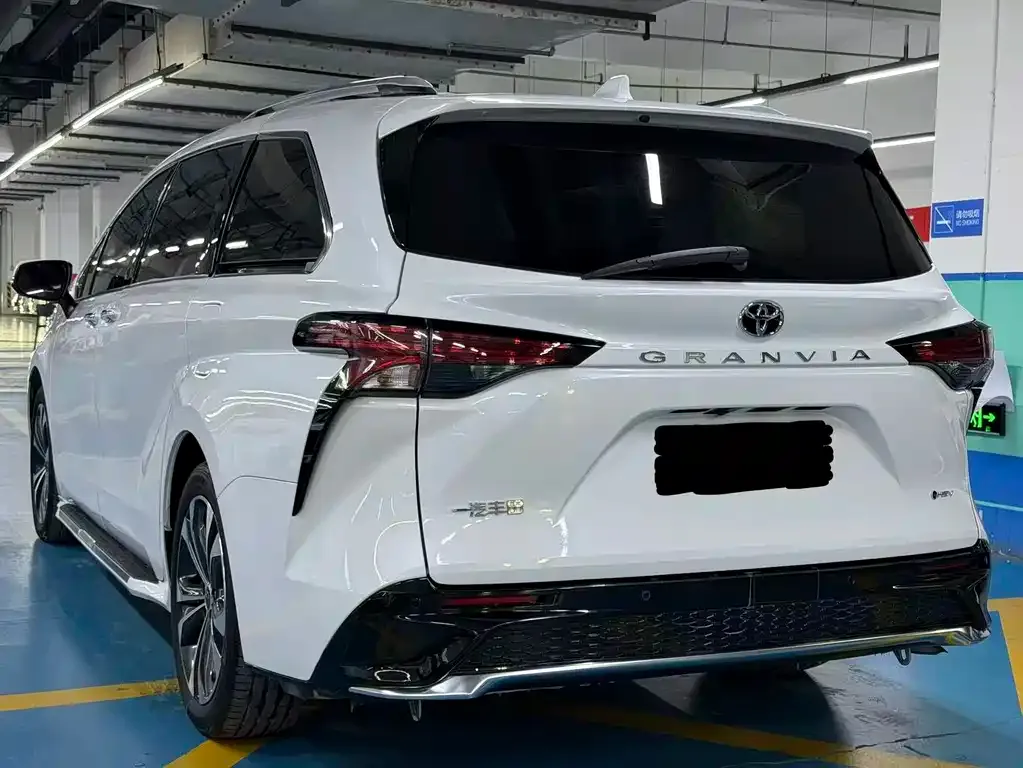 Toyota Granvia — фото 8