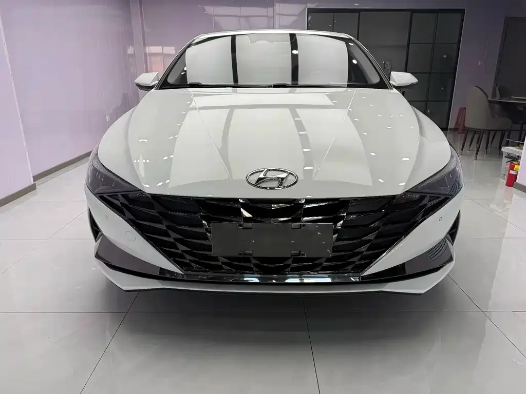 Hyundai Elantra — фото 2