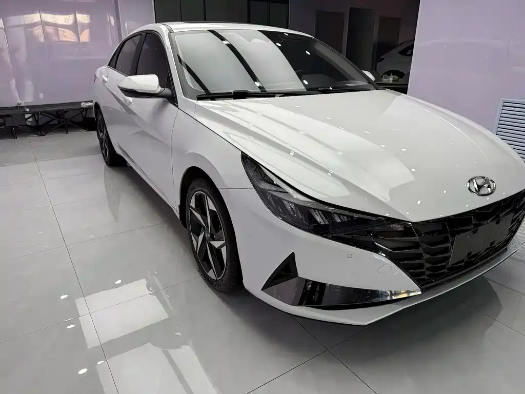 Hyundai Elantra — фото 3