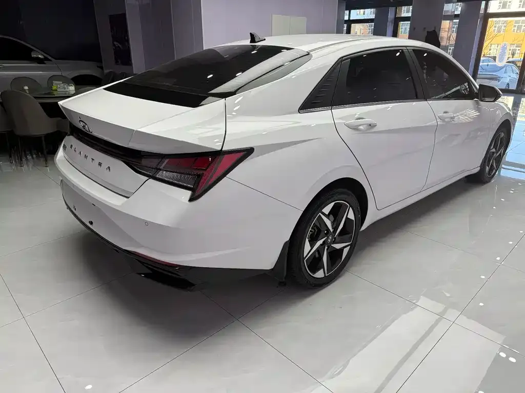 Hyundai Elantra — фото 4