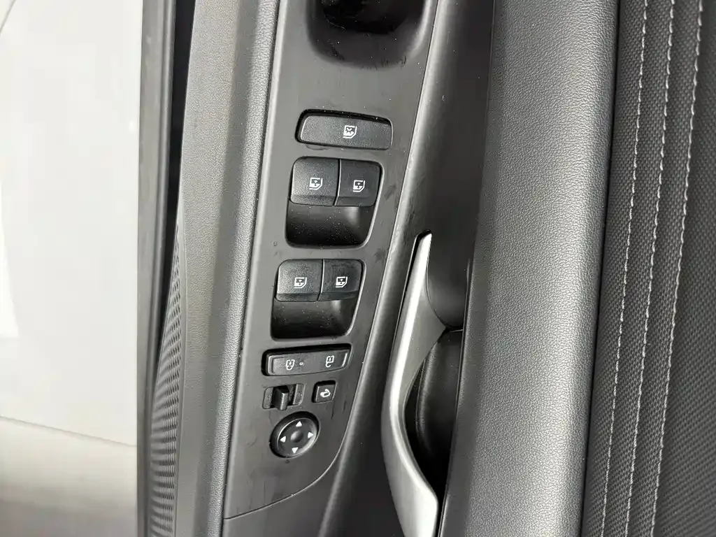 Hyundai Elantra — фото 9