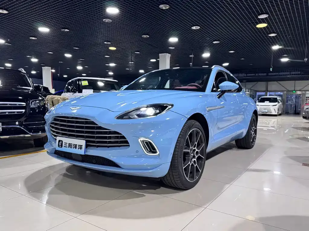 Aston Martin DBX — фото 1