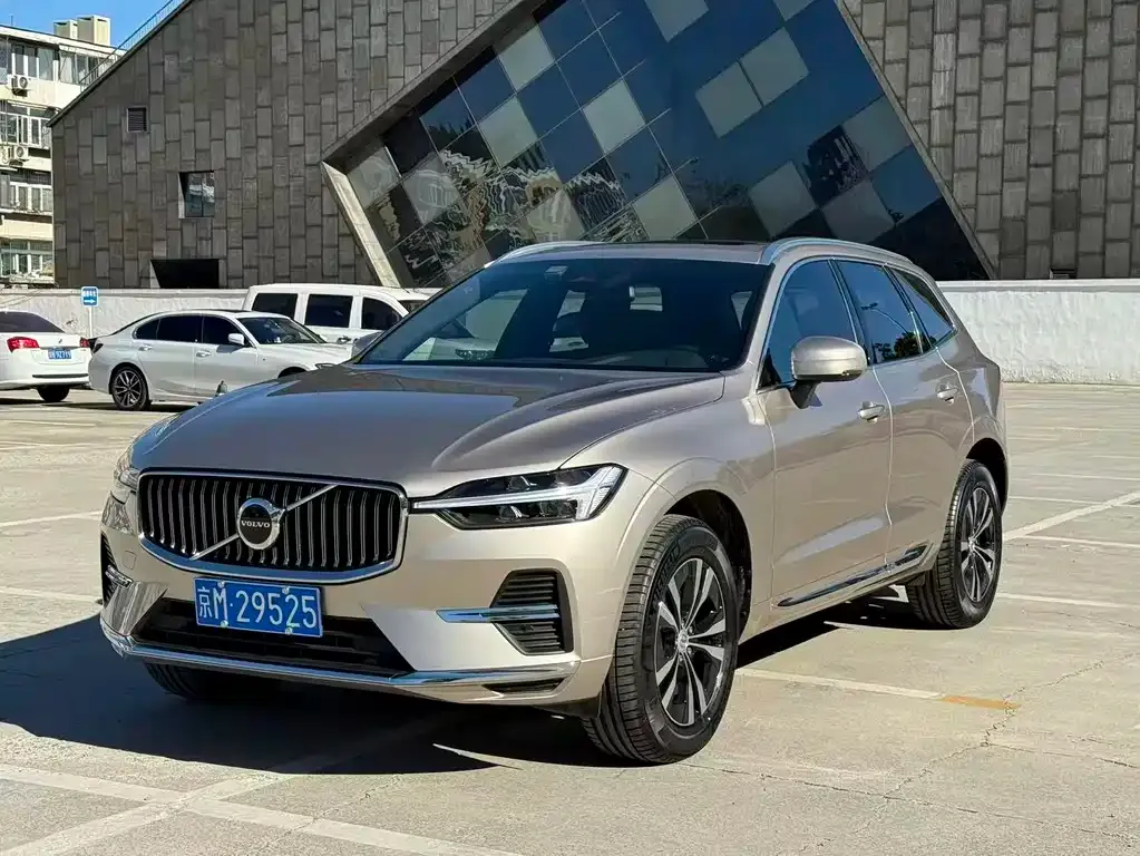Volvo XC60 — фото 1