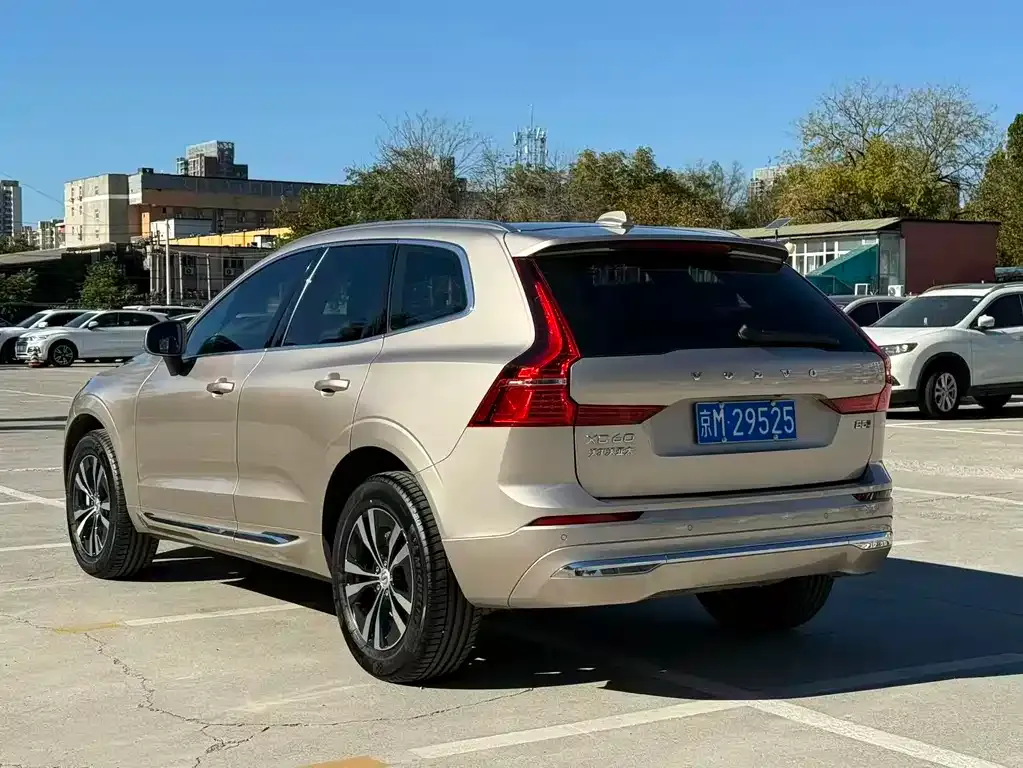 Volvo XC60 — фото 6