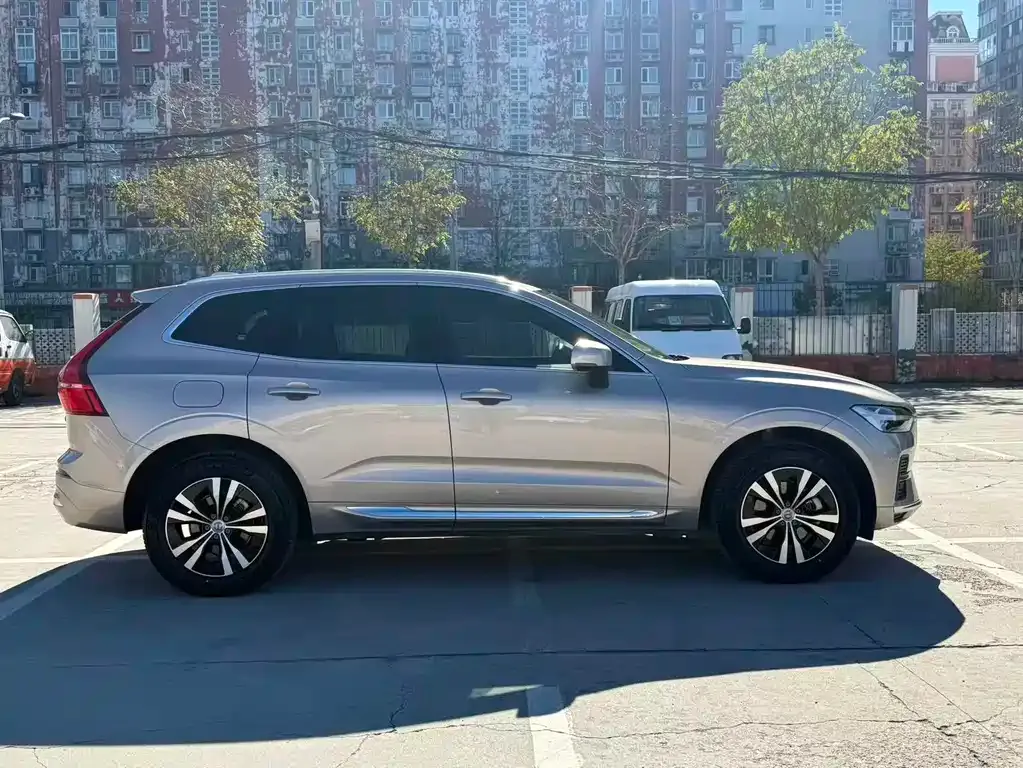 Volvo XC60 — фото 8