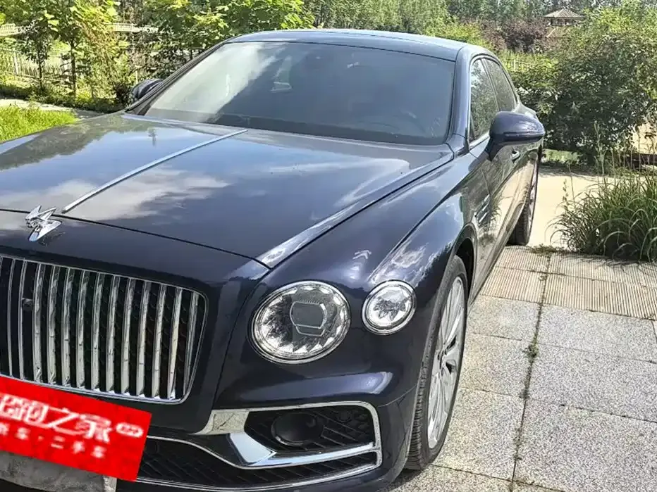 Bentley Flying Spur — фото 2