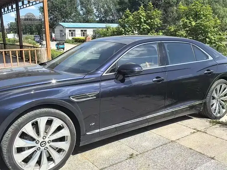 Bentley Flying Spur — фото 3