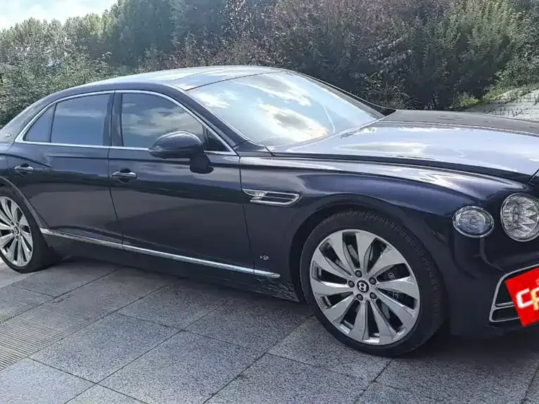Bentley Flying Spur — фото 4