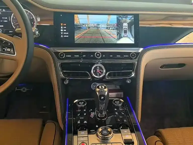 Bentley Flying Spur — фото 7