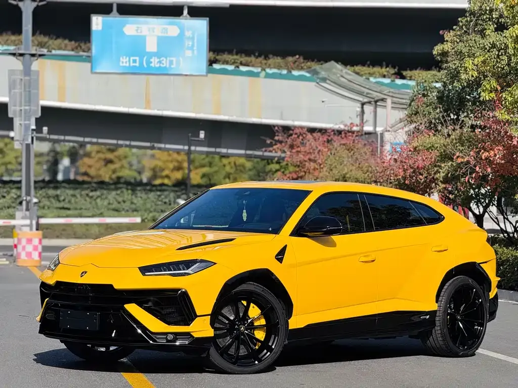Lamborghini Urus — фото 1