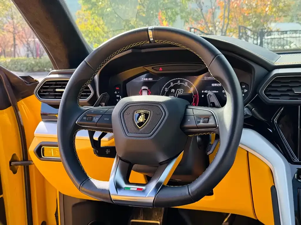 Lamborghini Urus — фото 9