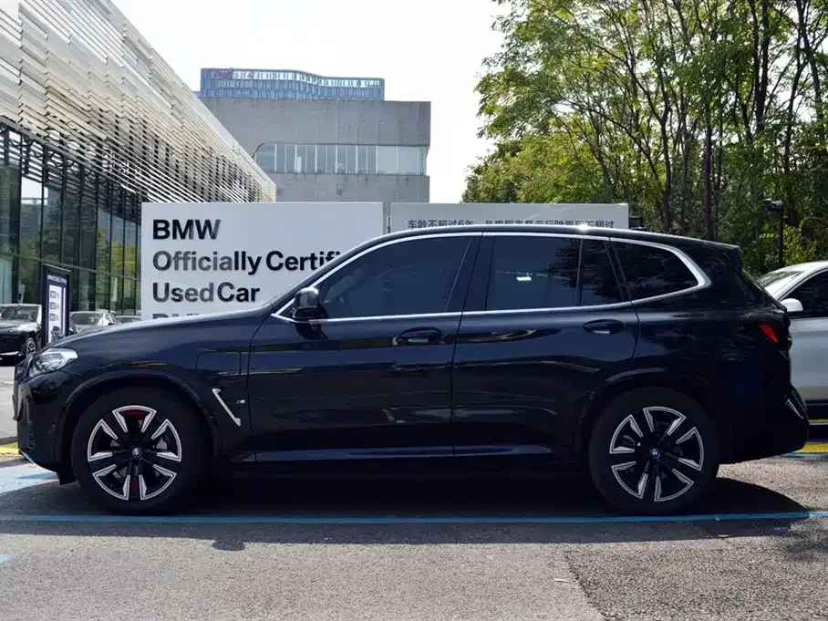 BMW iX3 — фото 4