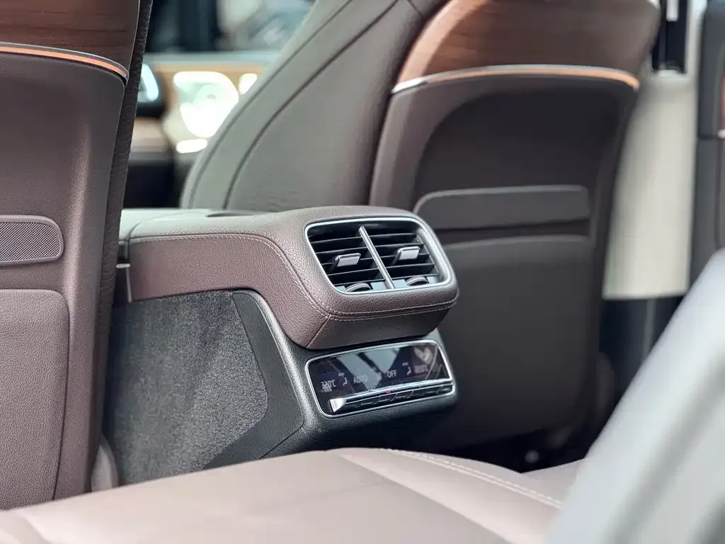 Mercedes-Benz GLS — фото 10