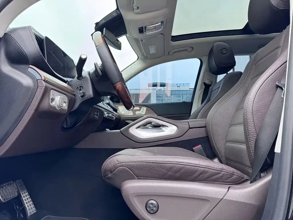 Mercedes-Benz GLS — фото 6
