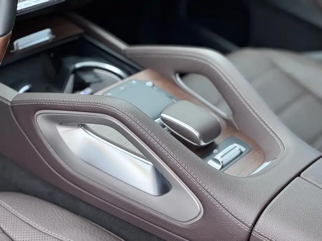 Mercedes-Benz GLS — фото 9