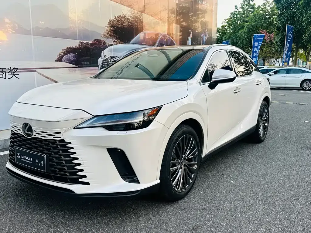 Lexus RX — фото 1