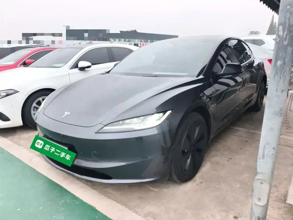 Tesla Model 3 — фото 1