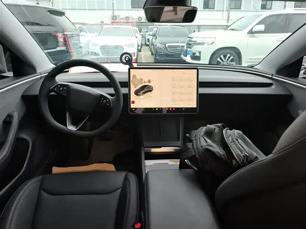 Tesla Model 3 — фото 10