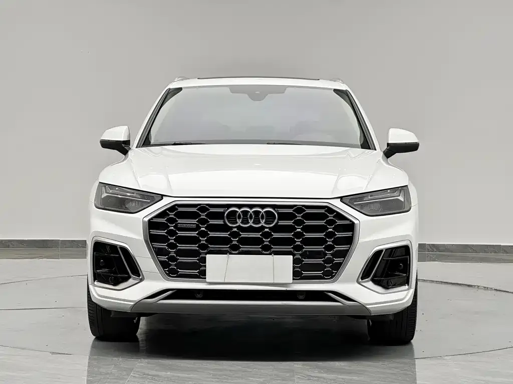 Audi Q5L — фото 10