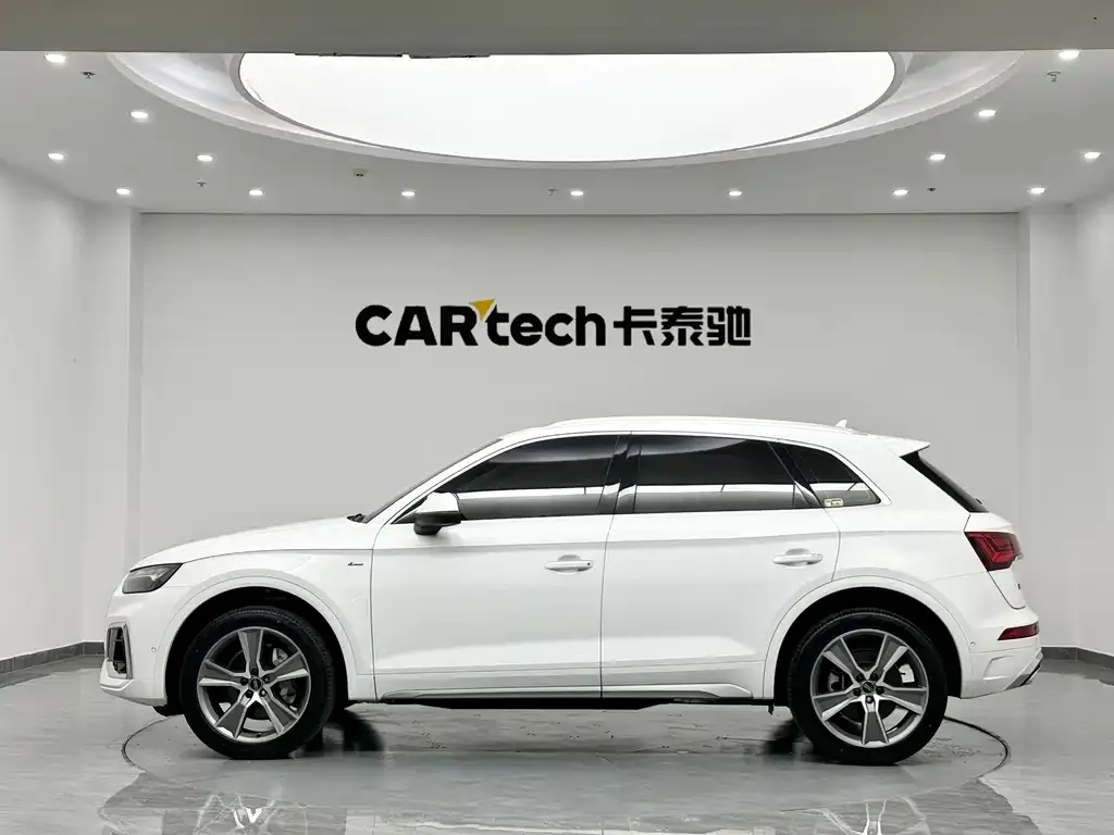 Audi Q5L — фото 5