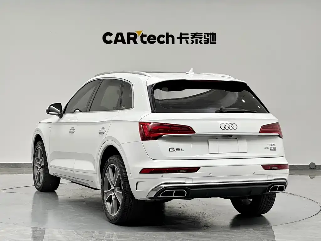 Audi Q5L — фото 6
