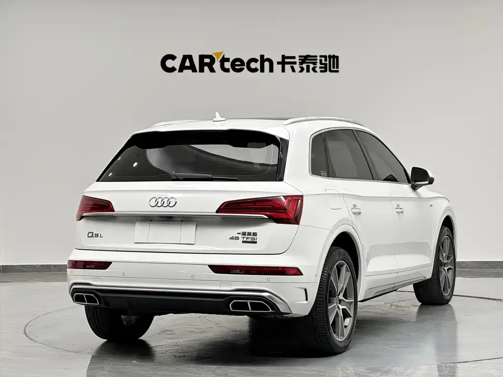 Audi Q5L — фото 8