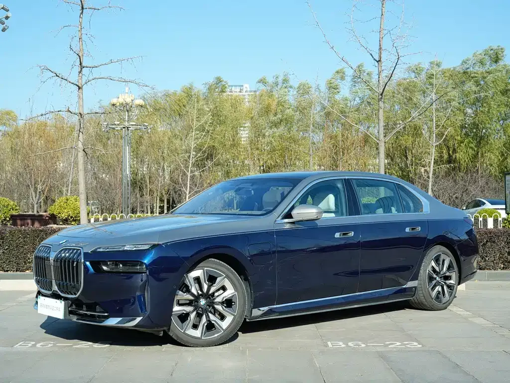 BMW i7 — фото 1