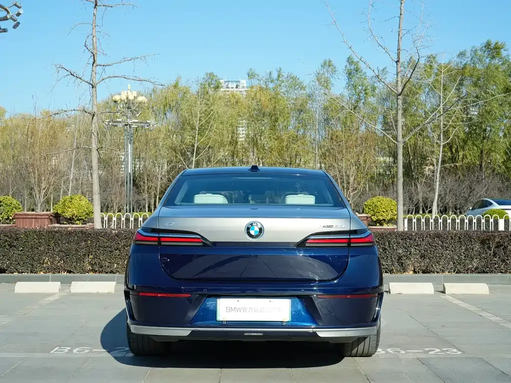 BMW i7 — фото 7