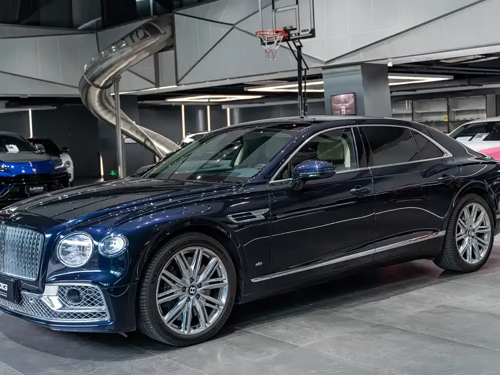 Bentley Flying Spur — фото 1