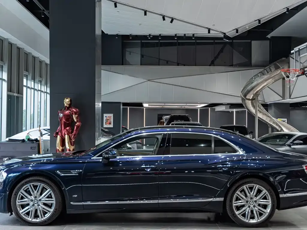 Bentley Flying Spur — фото 10
