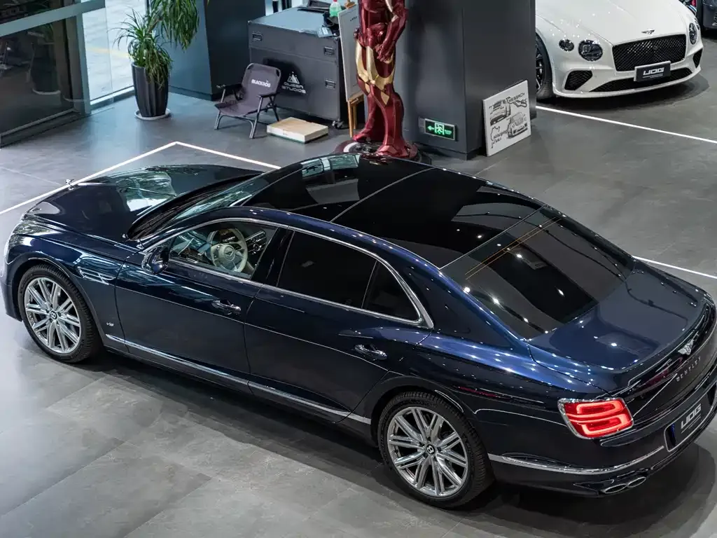 Bentley Flying Spur — фото 3