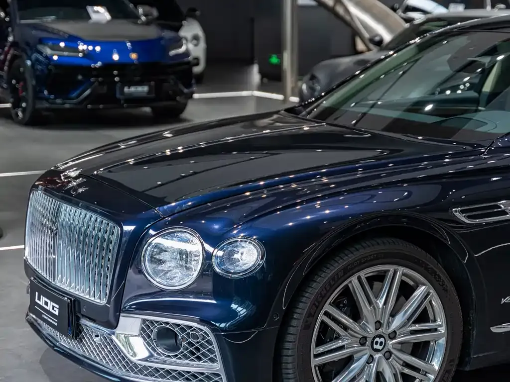 Bentley Flying Spur — фото 6