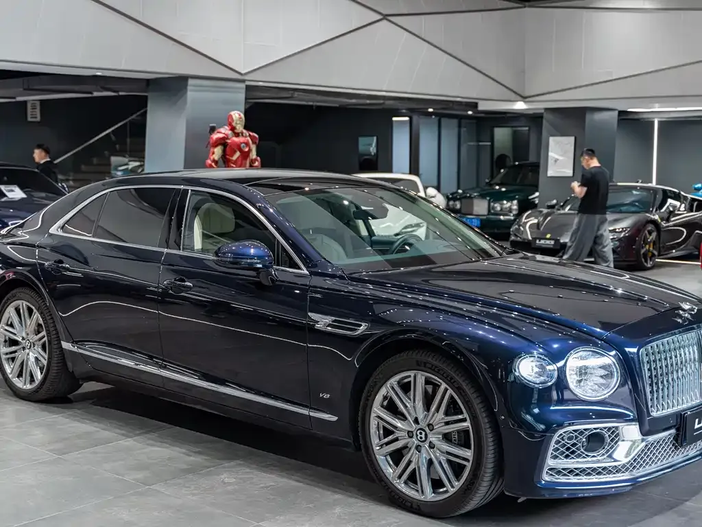 Bentley Flying Spur — фото 8