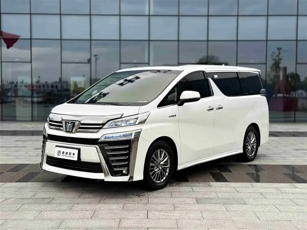 Toyota Vellfire — фото 1
