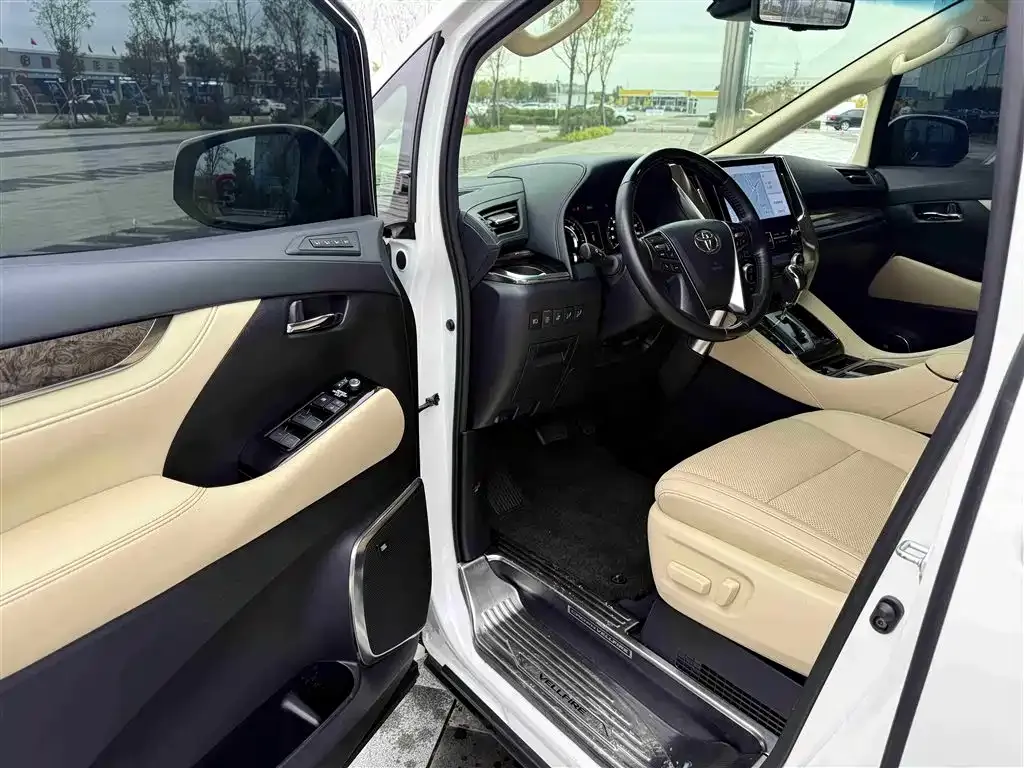 Toyota Vellfire — фото 4